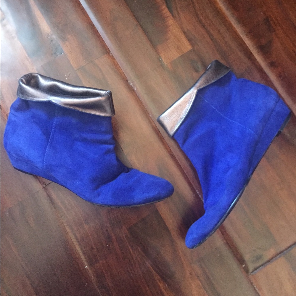 Vía Spiga royal blue booties lewk